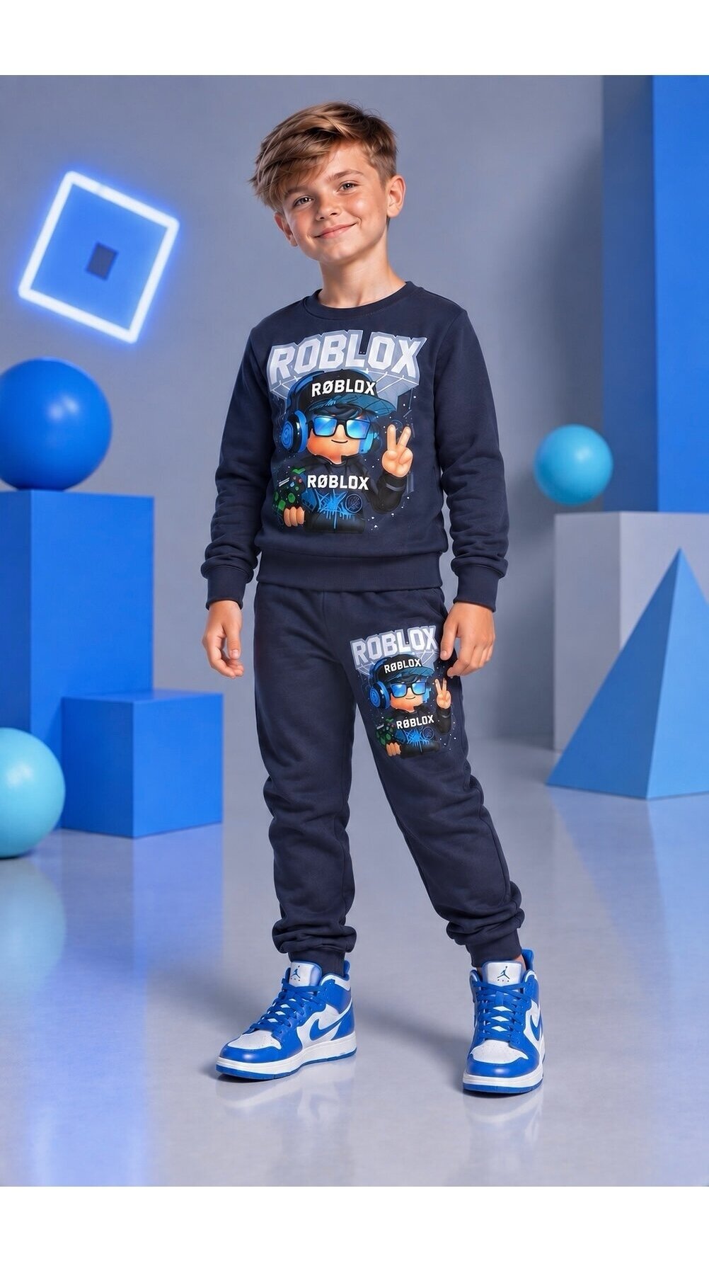 Tamsiai pilkas ,,Roblox” komplektukas Tamsiai pilkas ,,Roblox” komplektukas